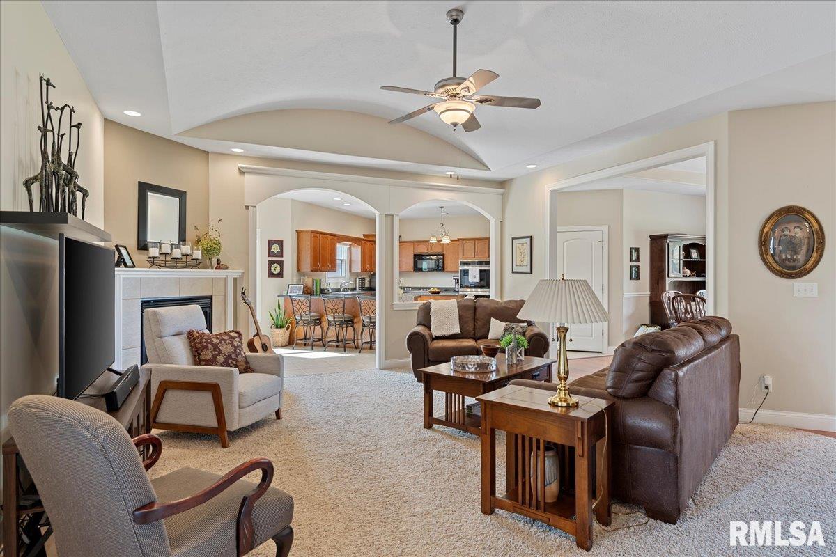2650 Roby Road Mechanicsburg, IL 62545 - Photo 7 of 77 Gallery Image 7