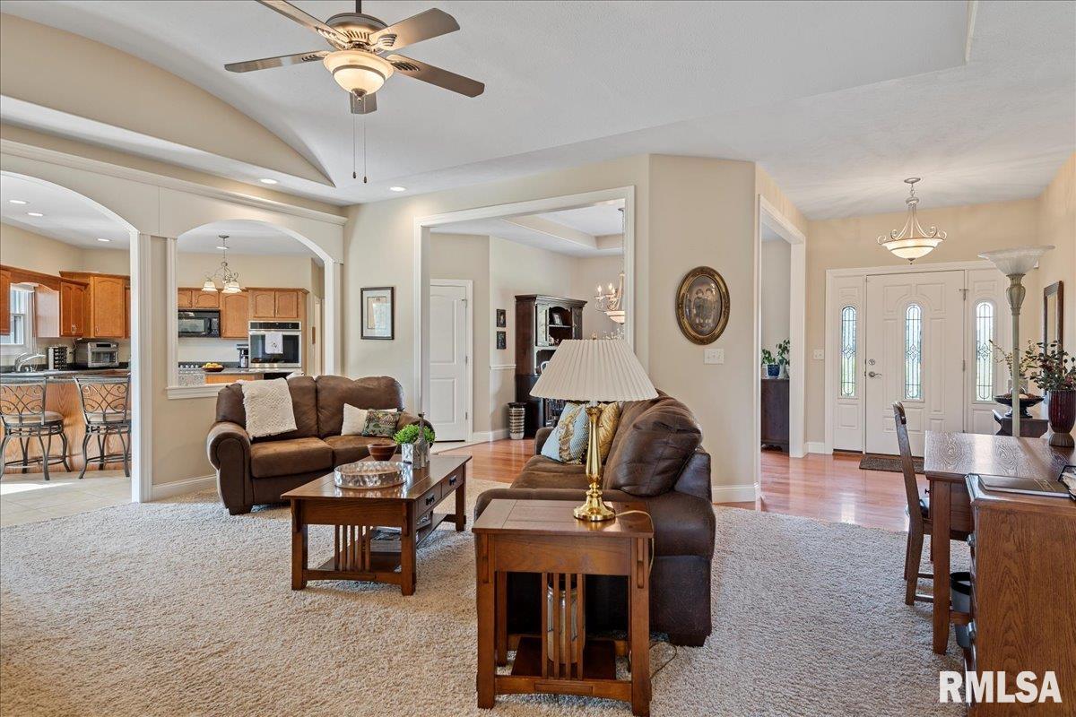 2650 Roby Road Mechanicsburg, IL 62545 - Photo 8 of 77 Gallery Image 8