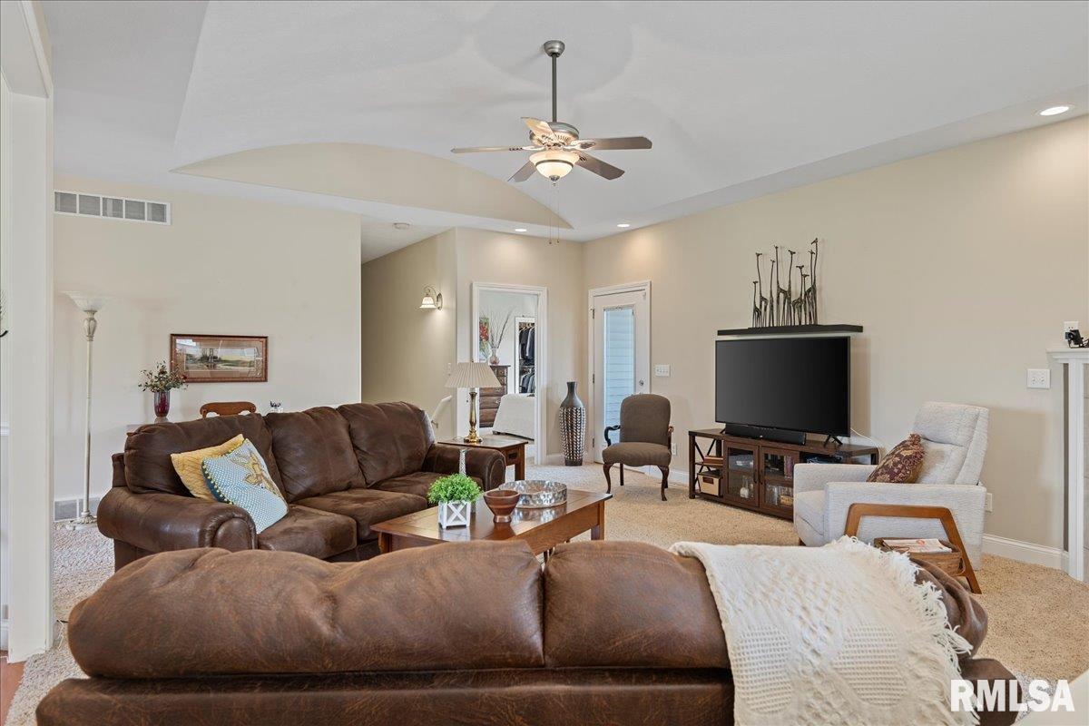 2650 Roby Road Mechanicsburg, IL 62545 - Photo 10 of 77 Gallery Image 10