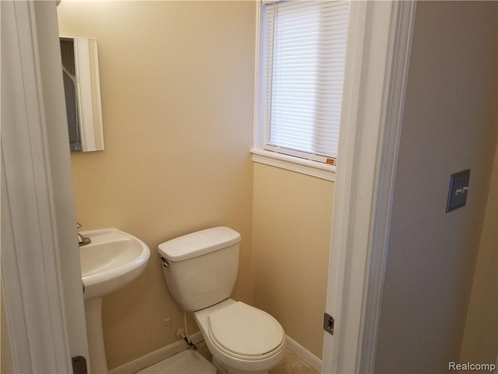 23171 Tuck Road Farmington Hills, MI 48336 - Photo 25 of 31