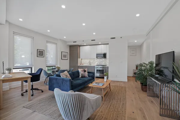 $815,000 | 21-31 Shore Boulevard, Unit 1F | Astoria