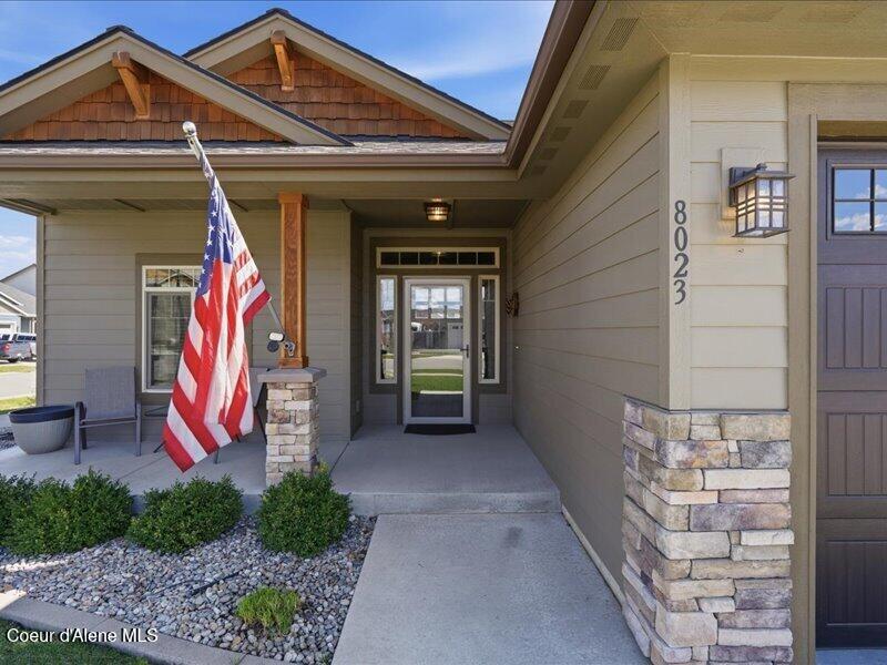 8023 North Darlena Loop Coeur D'Alene, ID 83815 - Photo 3 of 46 09-Front Entrance