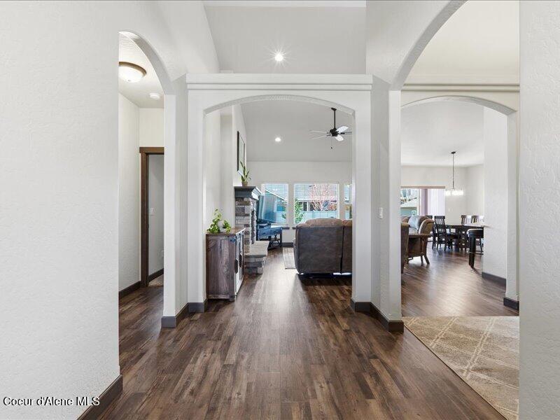 8023 North Darlena Loop Coeur D'Alene, ID 83815 - Photo 6 of 46 10-Foyer
