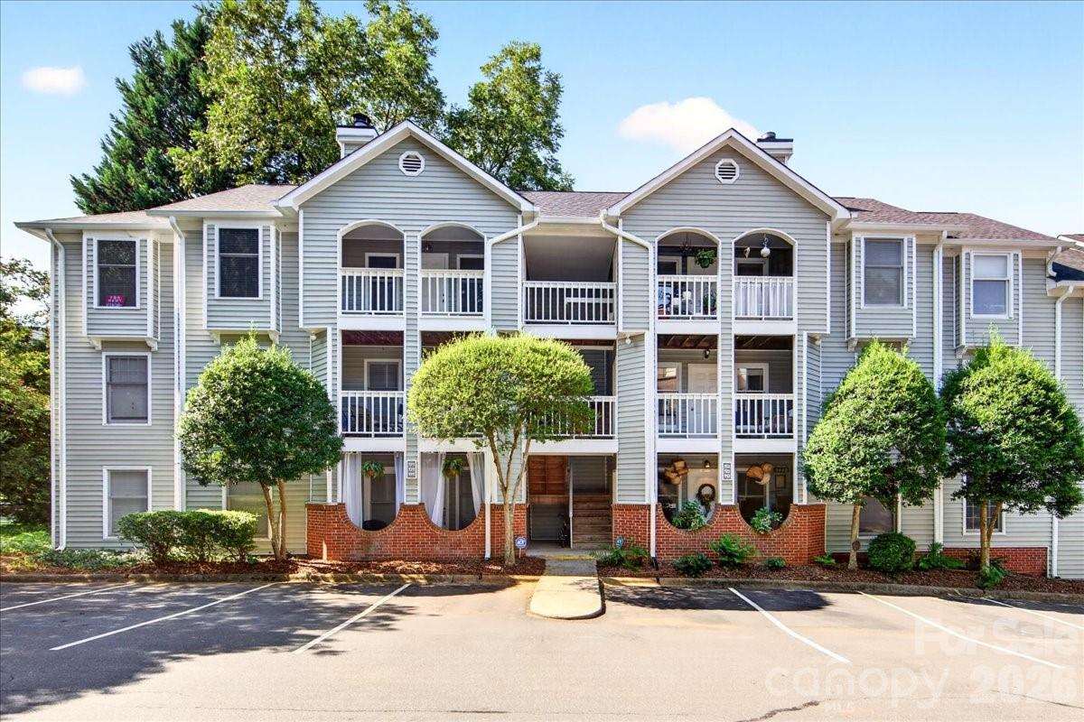 430 Queens Road, Unit 122 Charlotte, NC 28207 - Photo 18 of 21 Gallery Image 18