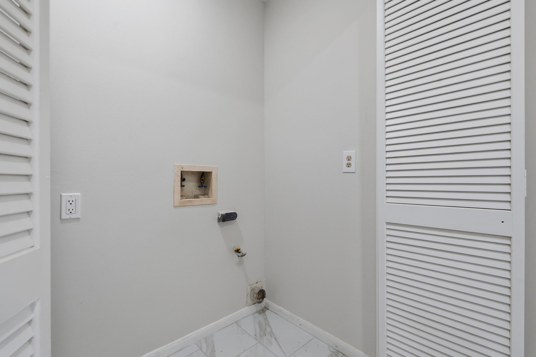 8122 Oak Moss Drive Spring, TX 77379 - Photo 17 of 36 Washer / Dryer