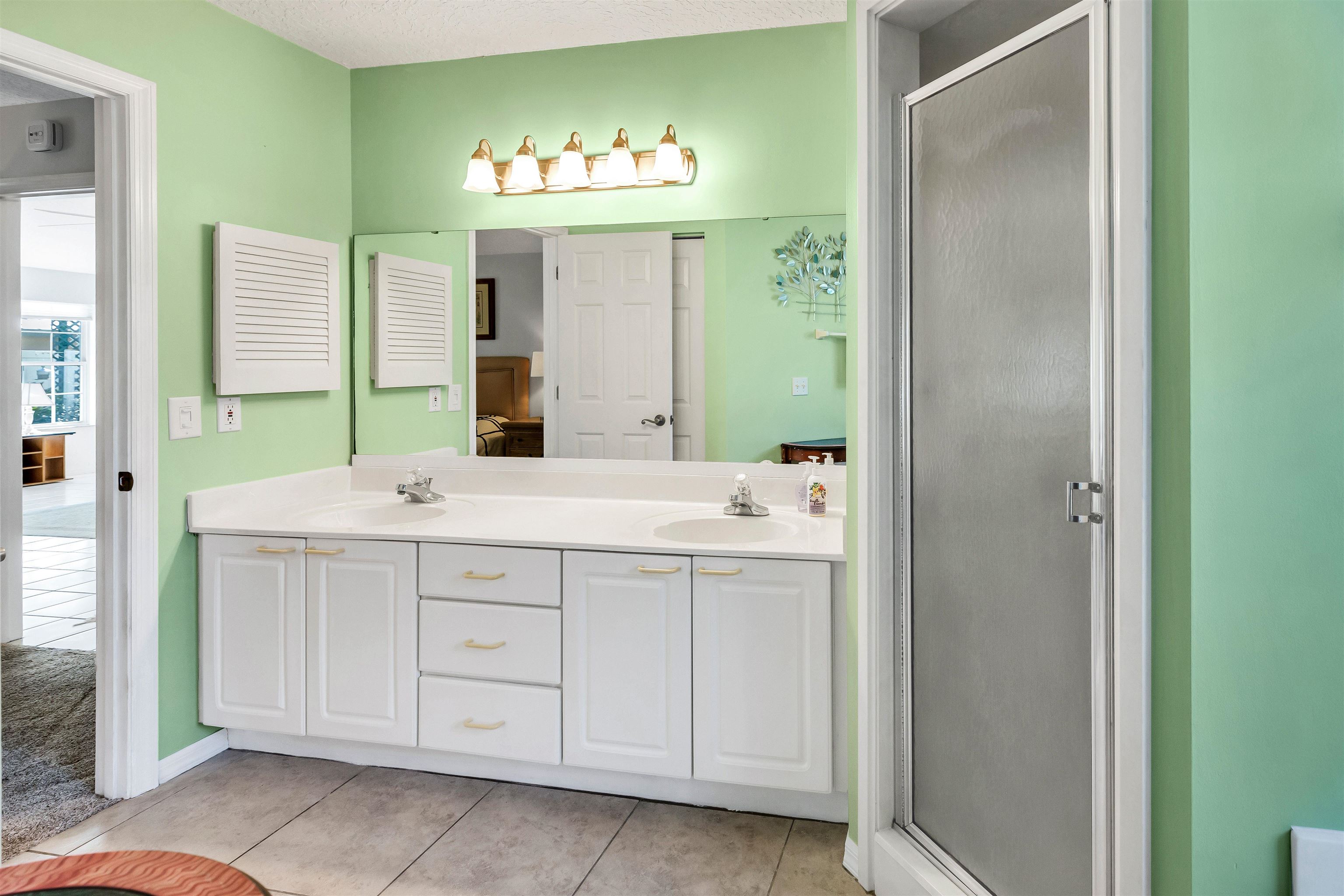 134 Pelican Road St. Augustine, FL 32086 - Photo 25 of 43 a bathroom with a double vanity sink and a mirror
