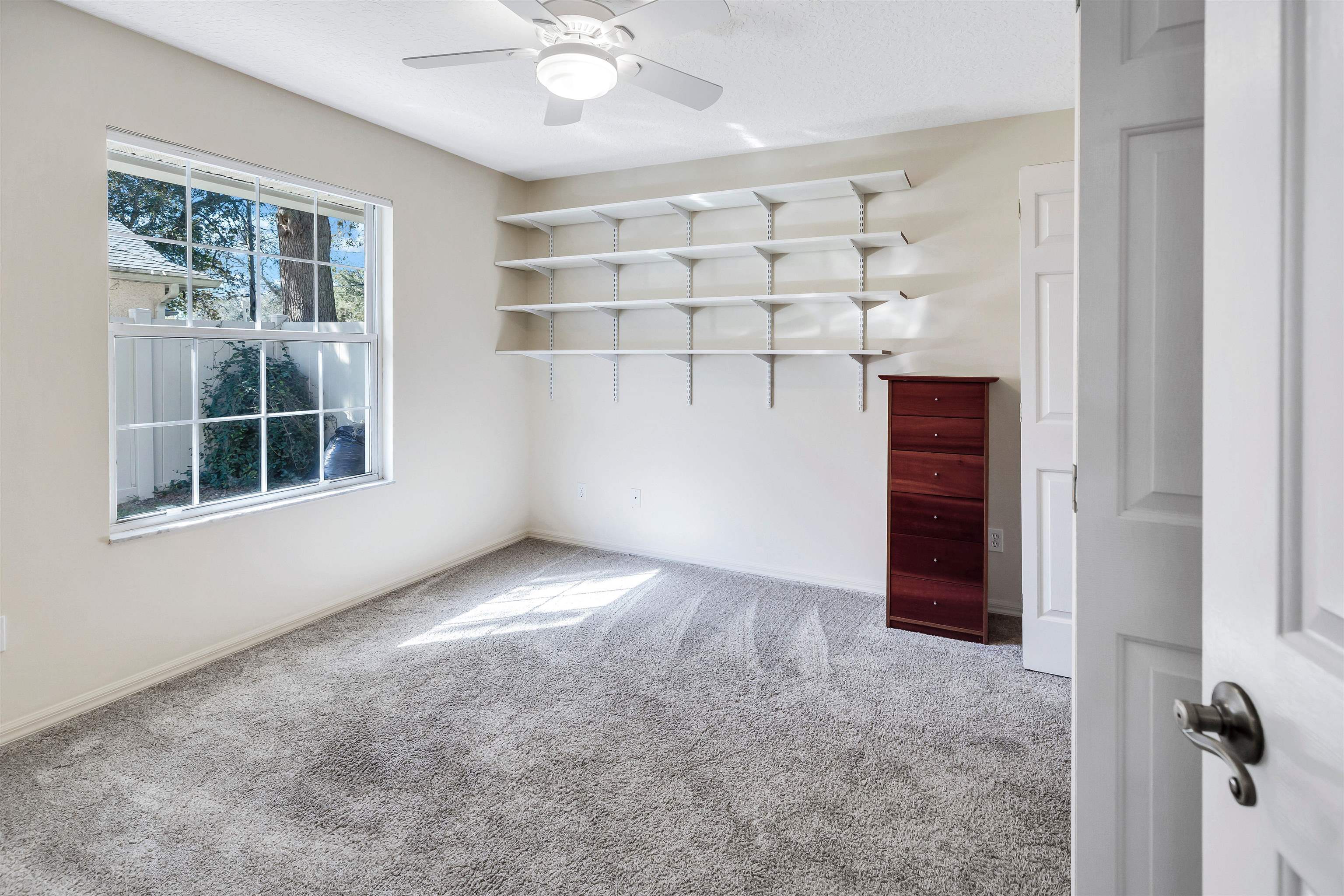 134 Pelican Road St. Augustine, FL 32086 - Photo 27 of 43 an empty room with windows