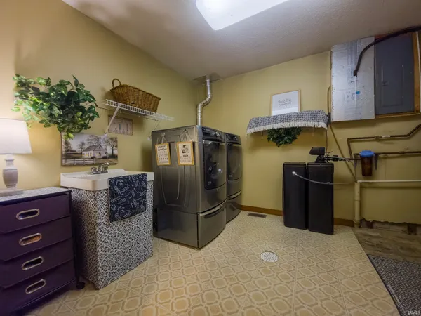 $234,900 | 872 County Road 150 North, Grayville, IL 62844