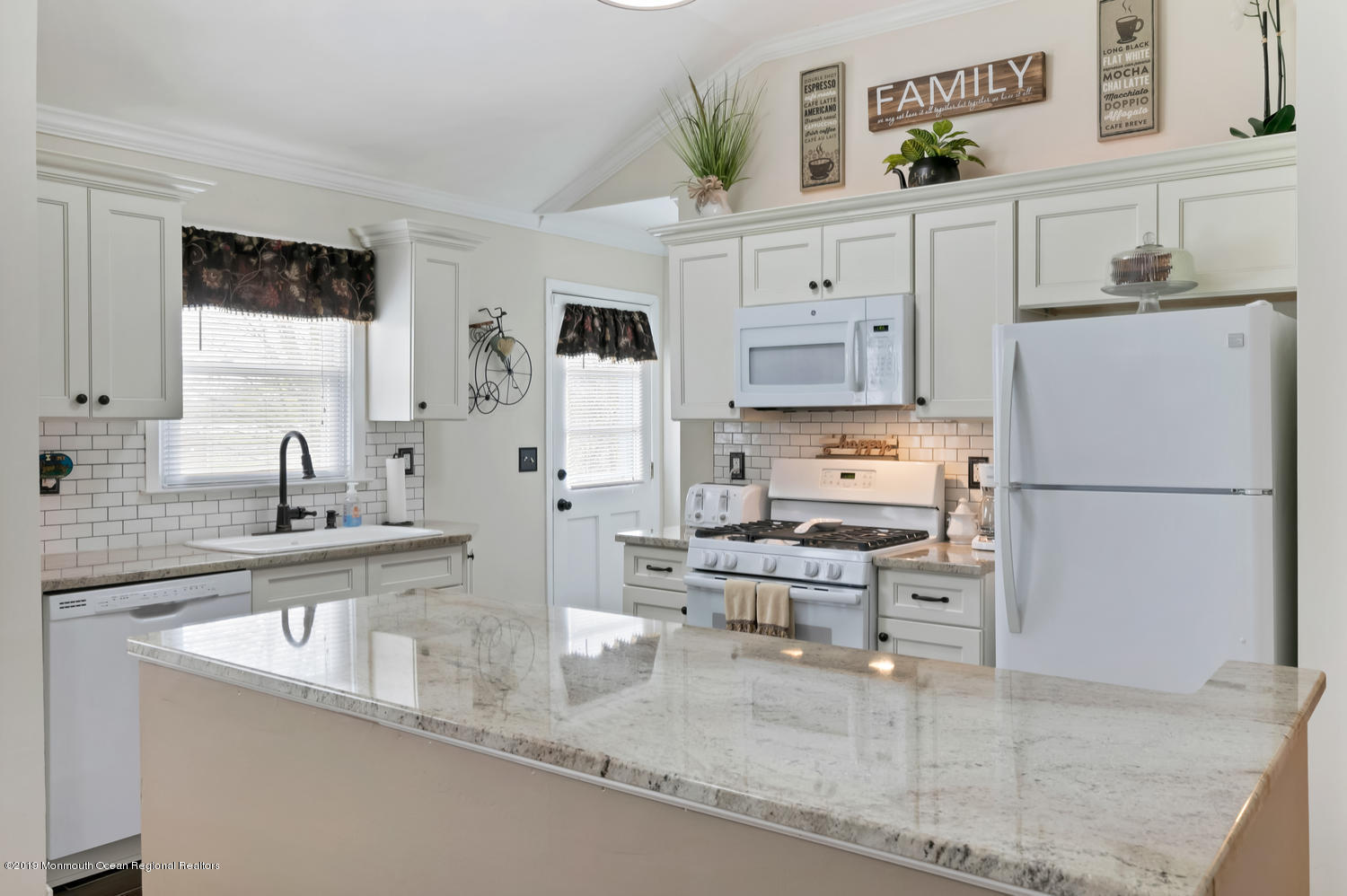 267 Edgemoor Road Belford, NJ 07718 - Photo 2 of 20 267 Edgemoor Rd Belford NJ-large-011-1-1