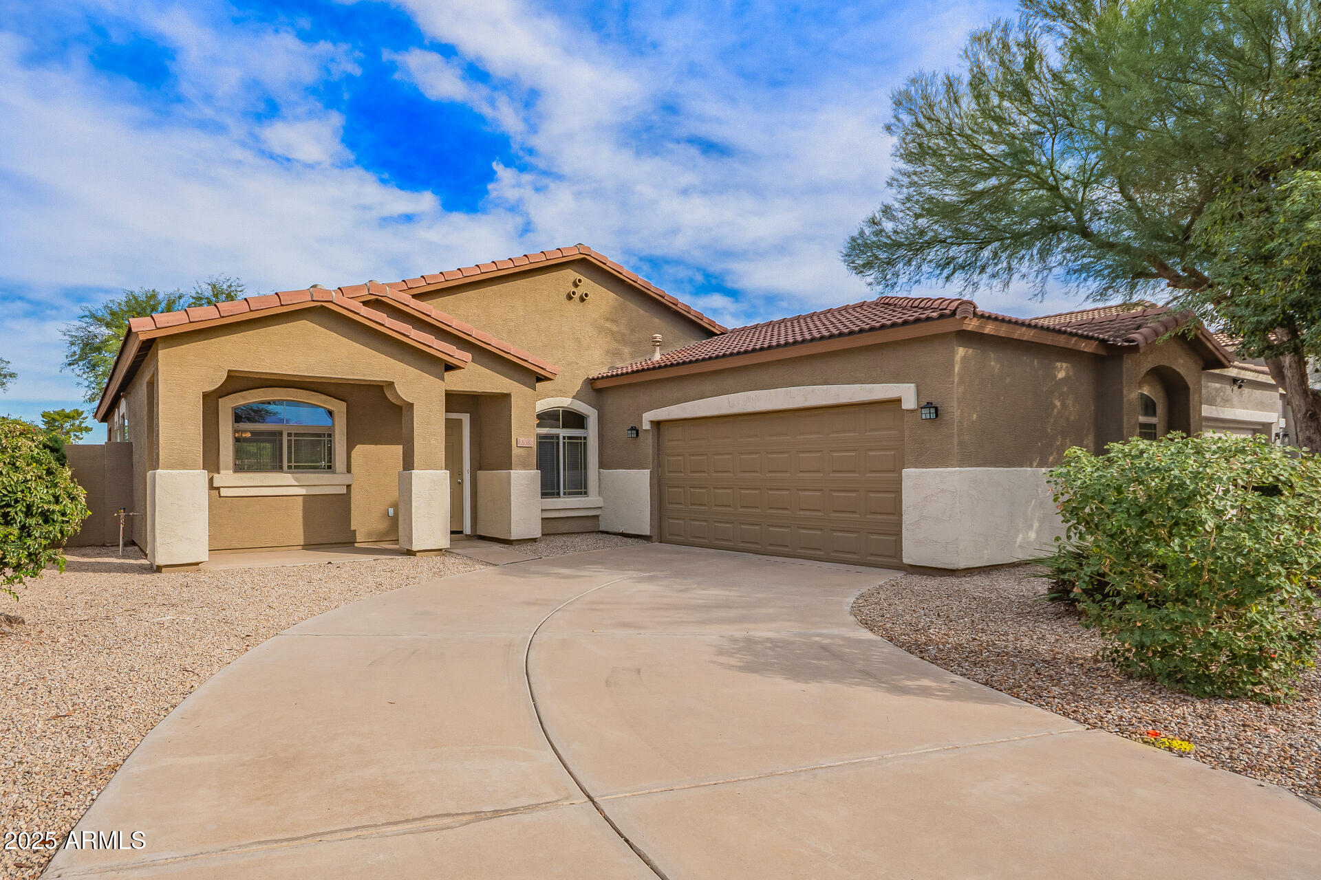 21382 East Via Del Rancho Queen Creek, AZ 85142 - Photo 7 of 29 a front view of a house with a garden