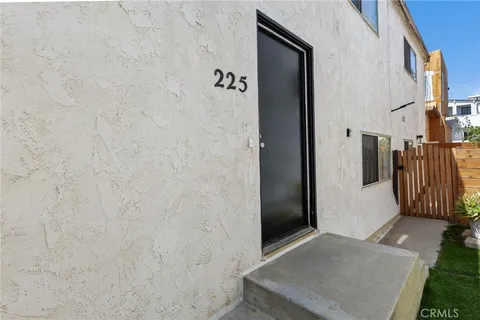 $2,300,000 | 223 Shell Street, Manhattan Beach, CA 90266