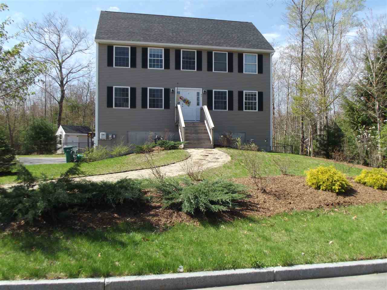 27 Collins Circle Rochester, NH 03867 - Photo 2 of 40