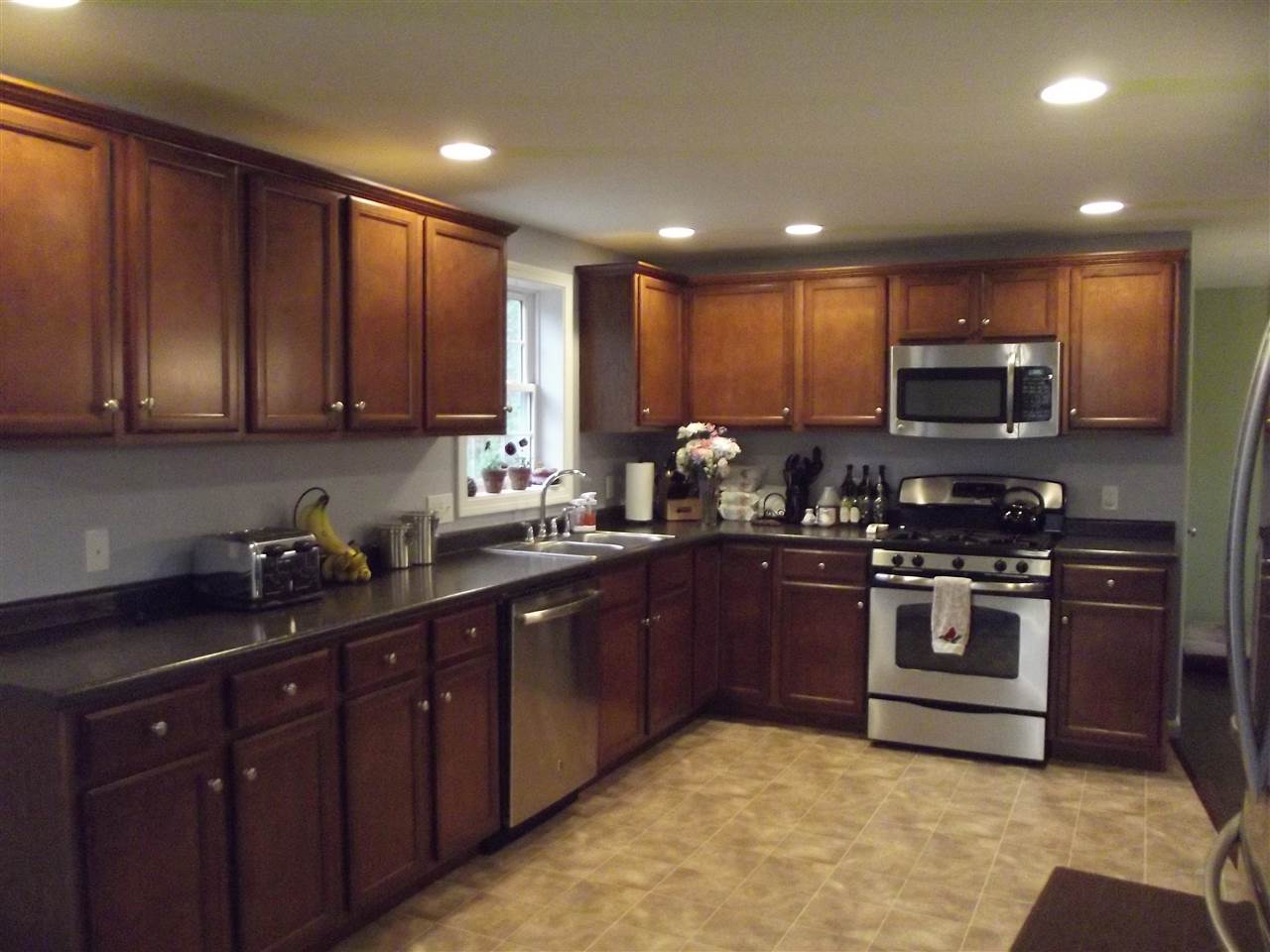 27 Collins Circle Rochester, NH 03867 - Photo 11 of 40