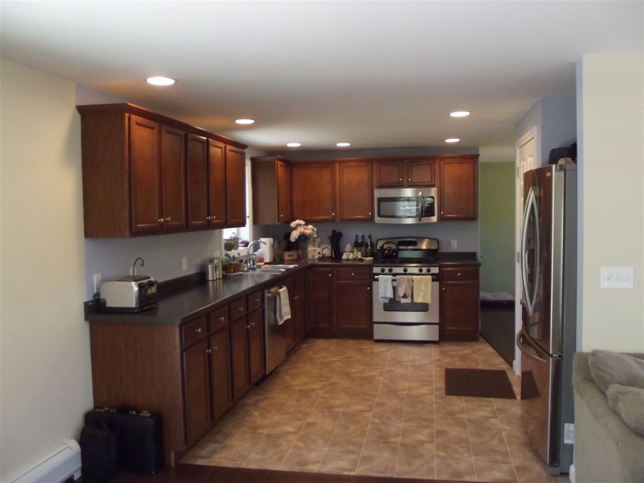 27 Collins Circle Rochester, NH 03867 - Photo 12 of 40
