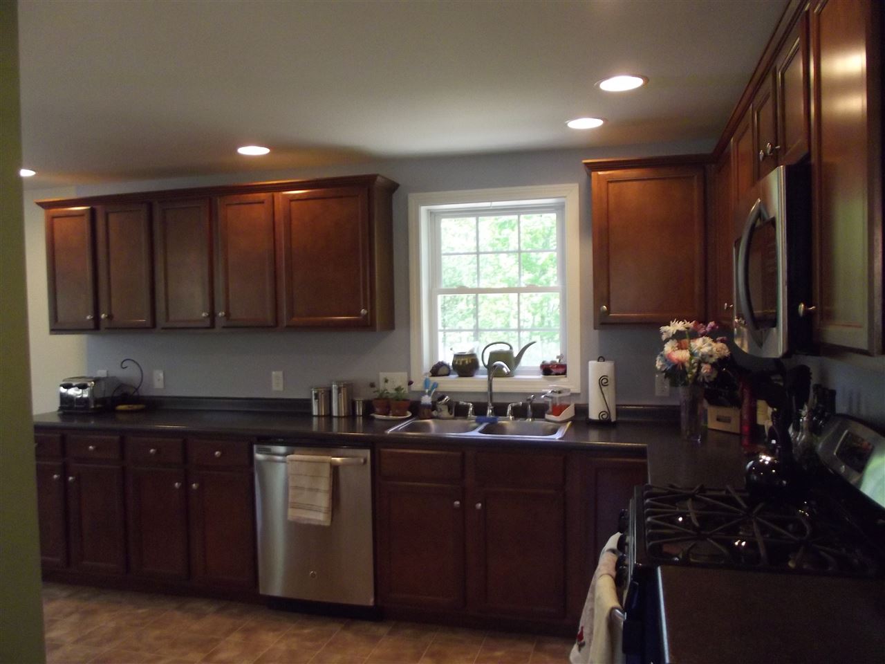 27 Collins Circle Rochester, NH 03867 - Photo 13 of 40