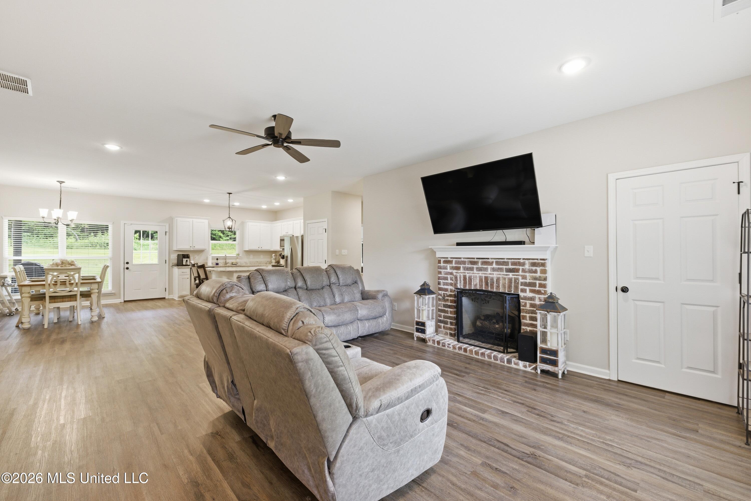 205 Clover Cove Coldwater, MS 38618 - Photo 3 of 29 934A1611