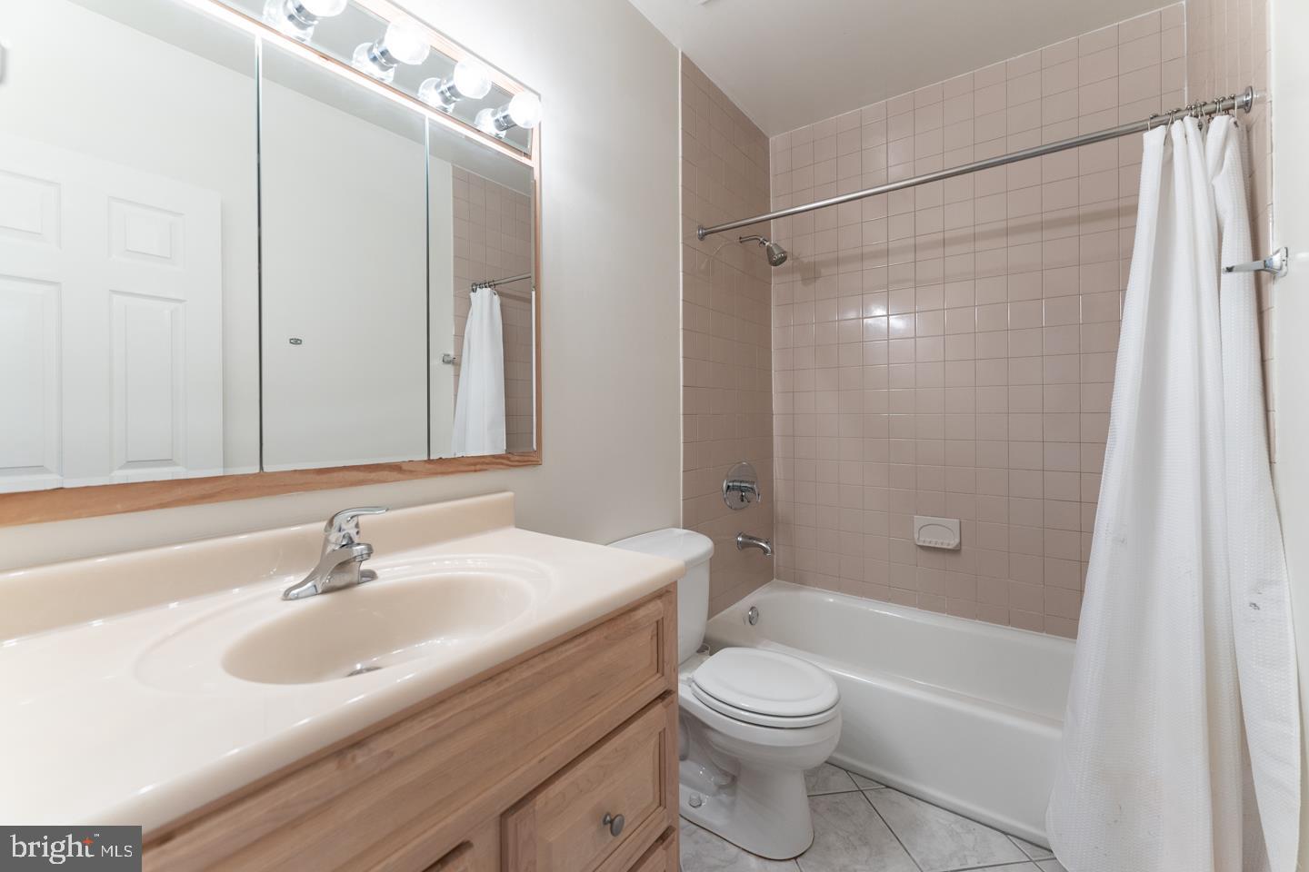 2032 Walnut Street Philadelphia, PA 19103 - Photo 17 of 32
