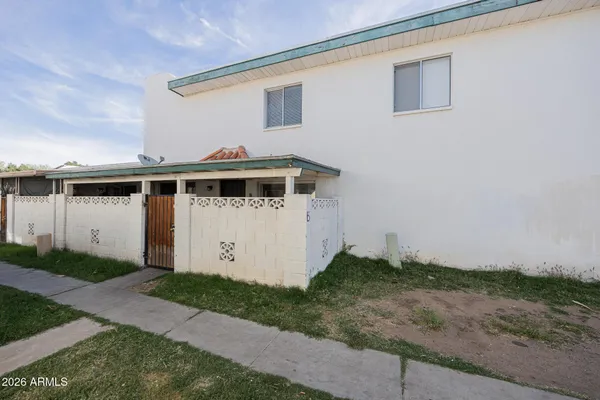 $995 | 2133 West Turney Avenue, Unit B74, Phoenix, AZ 85015