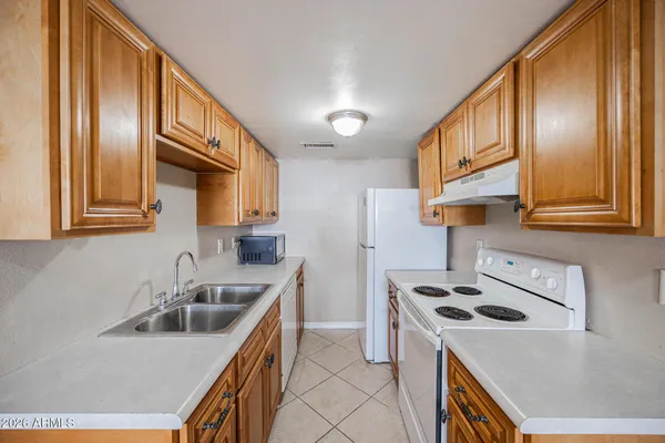 $995 | 2133 West Turney Avenue, Unit B74, Phoenix, AZ 85015