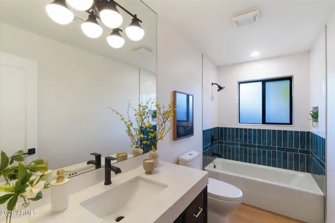 $1,299,000 | 325 West Loma Lane, Phoenix, AZ 85021