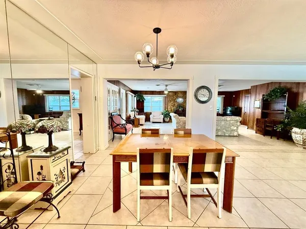 $3,700 | 9970 54th Avenue North, St. Petersburg, FL 33708