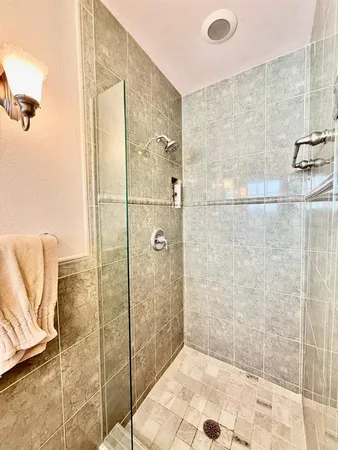 $3,700 | 9970 54th Avenue North, St. Petersburg, FL 33708