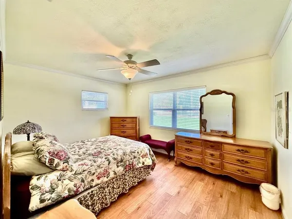 $3,700 | 9970 54th Avenue North, St. Petersburg, FL 33708