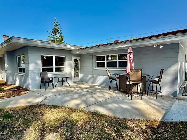 $3,700 | 9970 54th Avenue North, St. Petersburg, FL 33708