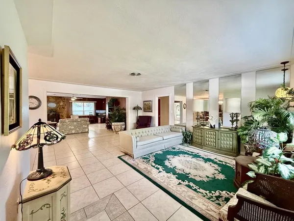 $3,700 | 9970 54th Avenue North, St. Petersburg, FL 33708