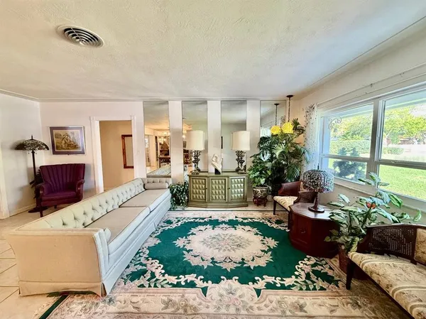 $3,700 | 9970 54th Avenue North, St. Petersburg, FL 33708