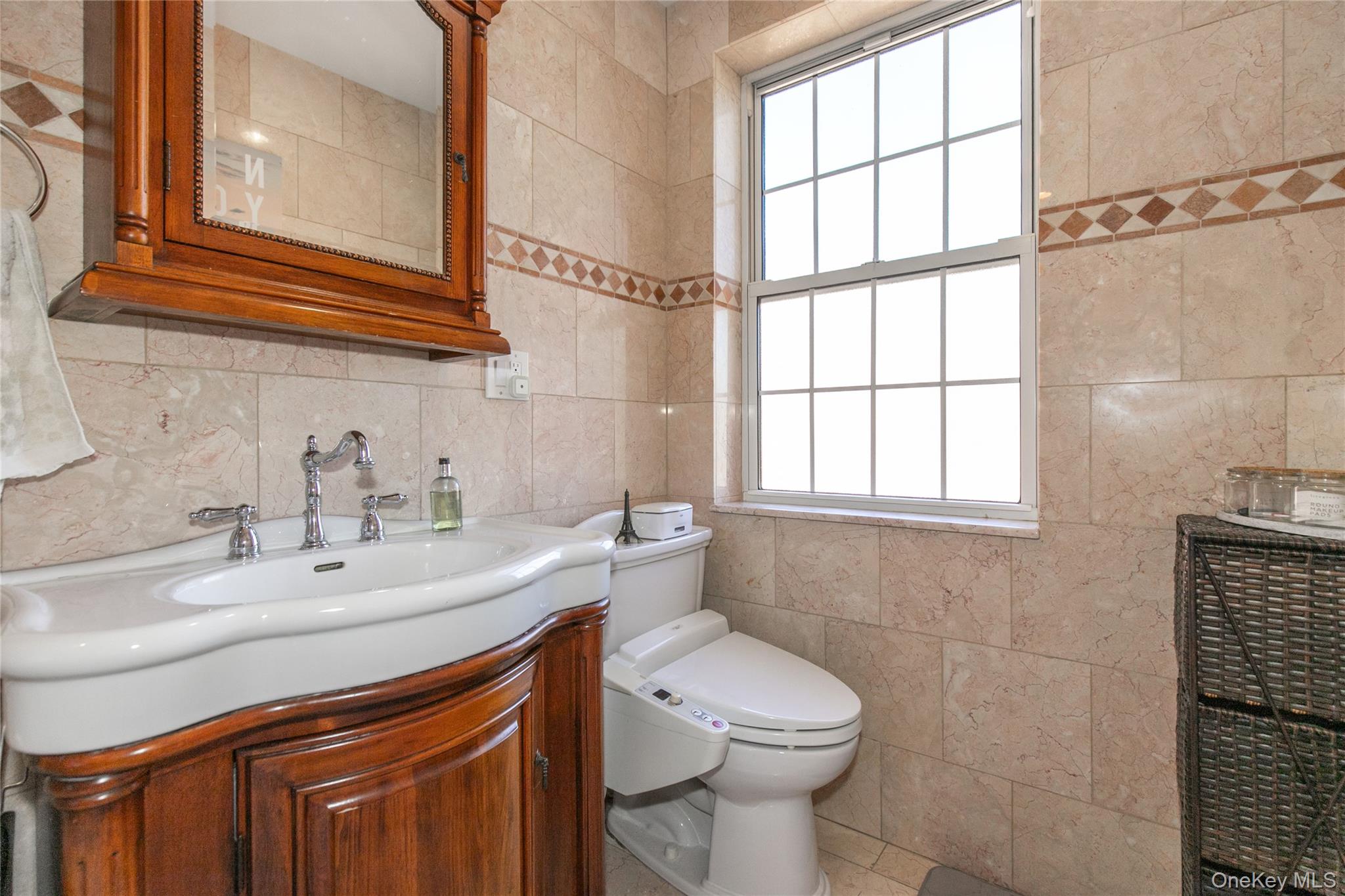 90 Knightsbridge Road, Unit 4J Great Neck, NY 11021 - Photo 11 of 15