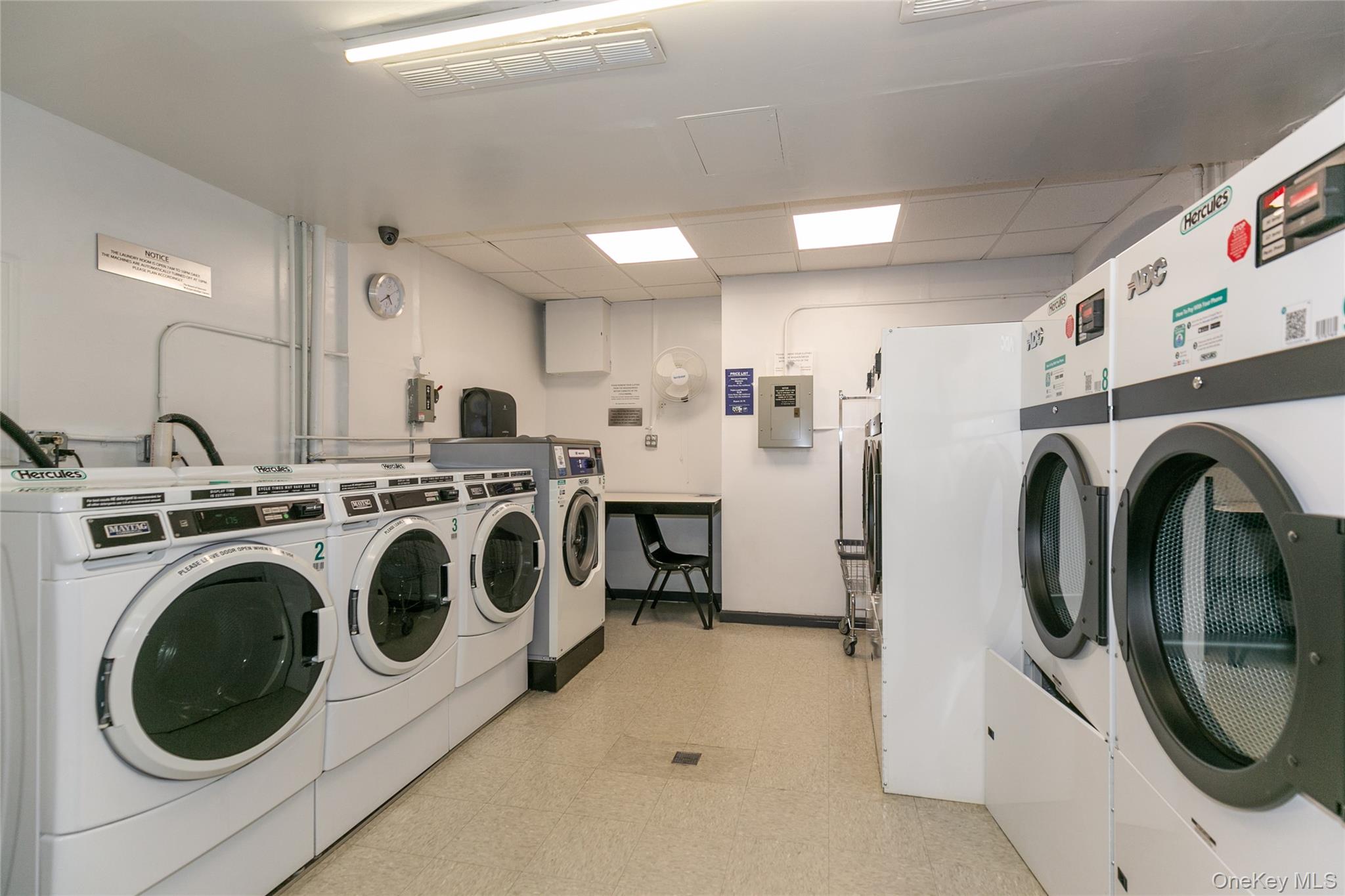 90 Knightsbridge Road, Unit 4J Great Neck, NY 11021 - Photo 12 of 15