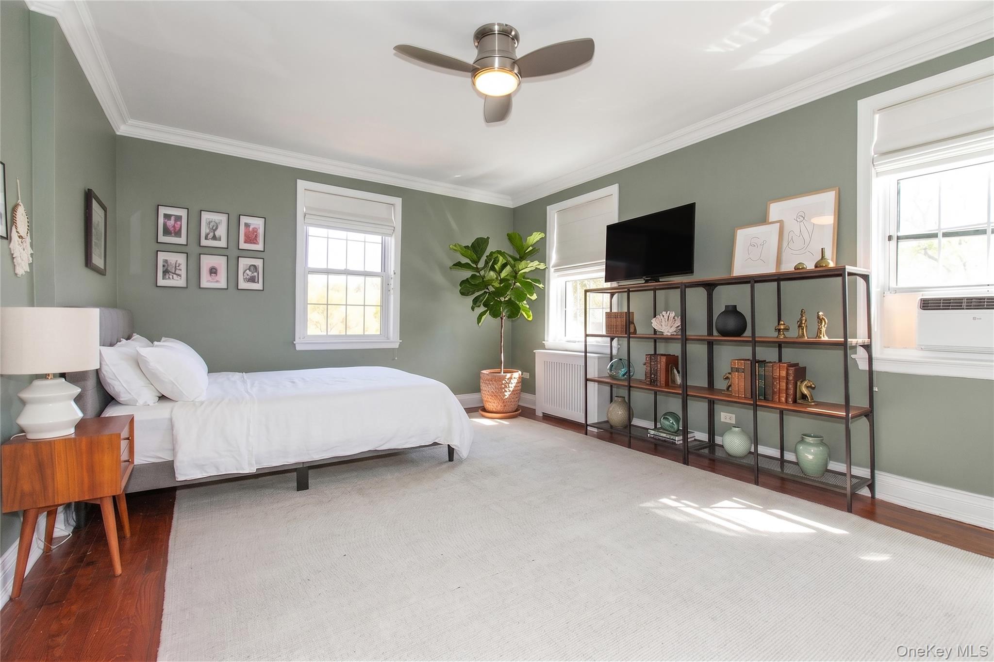 90 Knightsbridge Road, Unit 4J Great Neck, NY 11021 - Photo 7 of 15