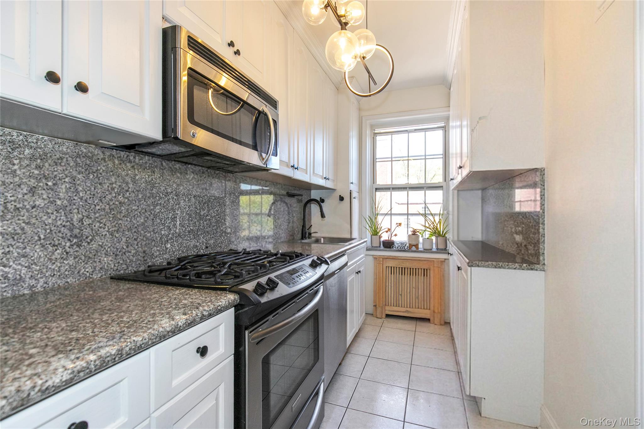 90 Knightsbridge Road, Unit 4J Great Neck, NY 11021 - Photo 9 of 15