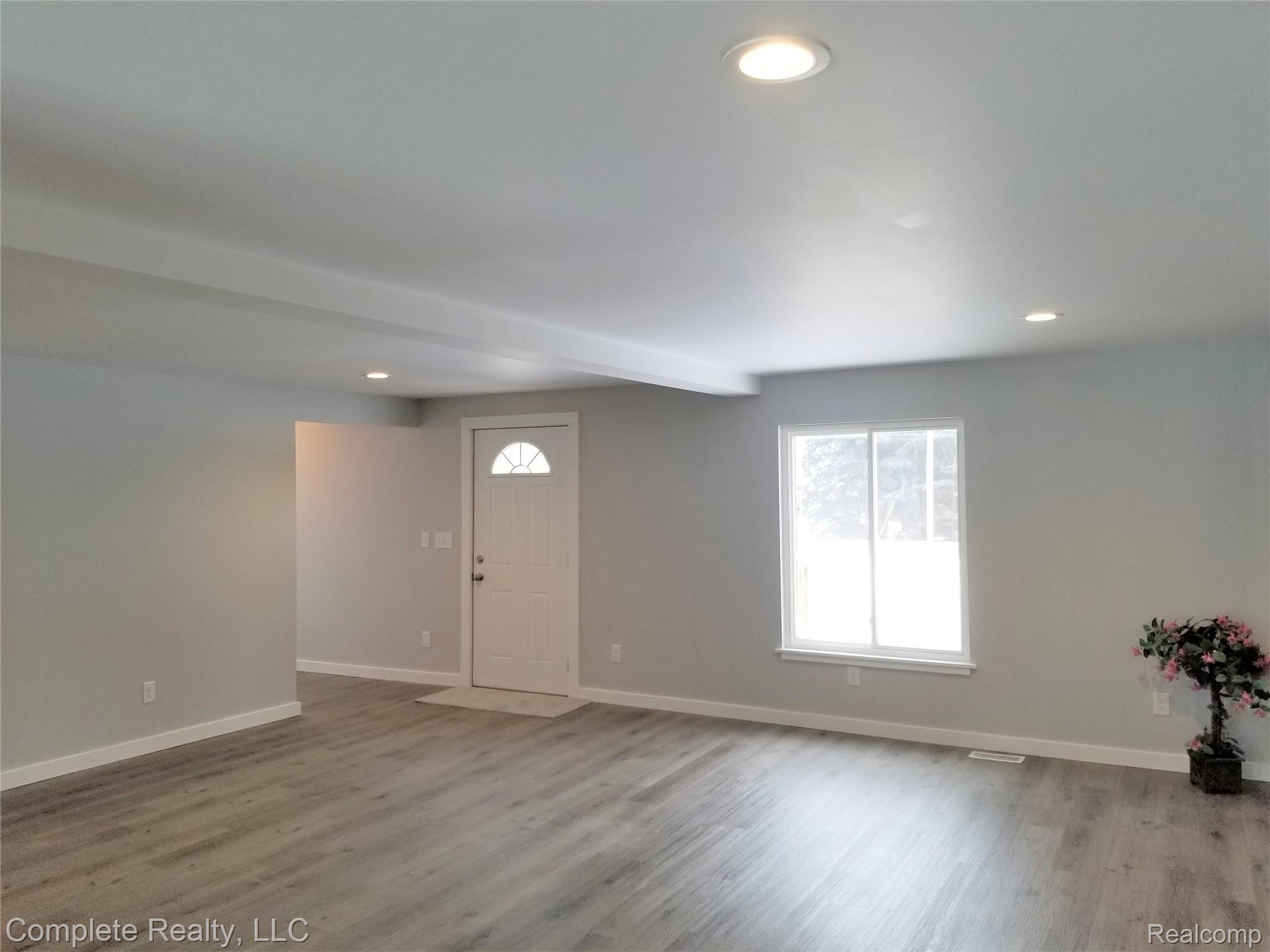 4447 East Carpenter Road Flint, MI 48506 - Photo 31 of 48 20210128_122456.jpg