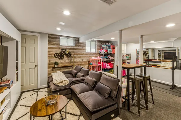 $325,000 | 14 Lynn Drive, West Deptford, NJ 08096