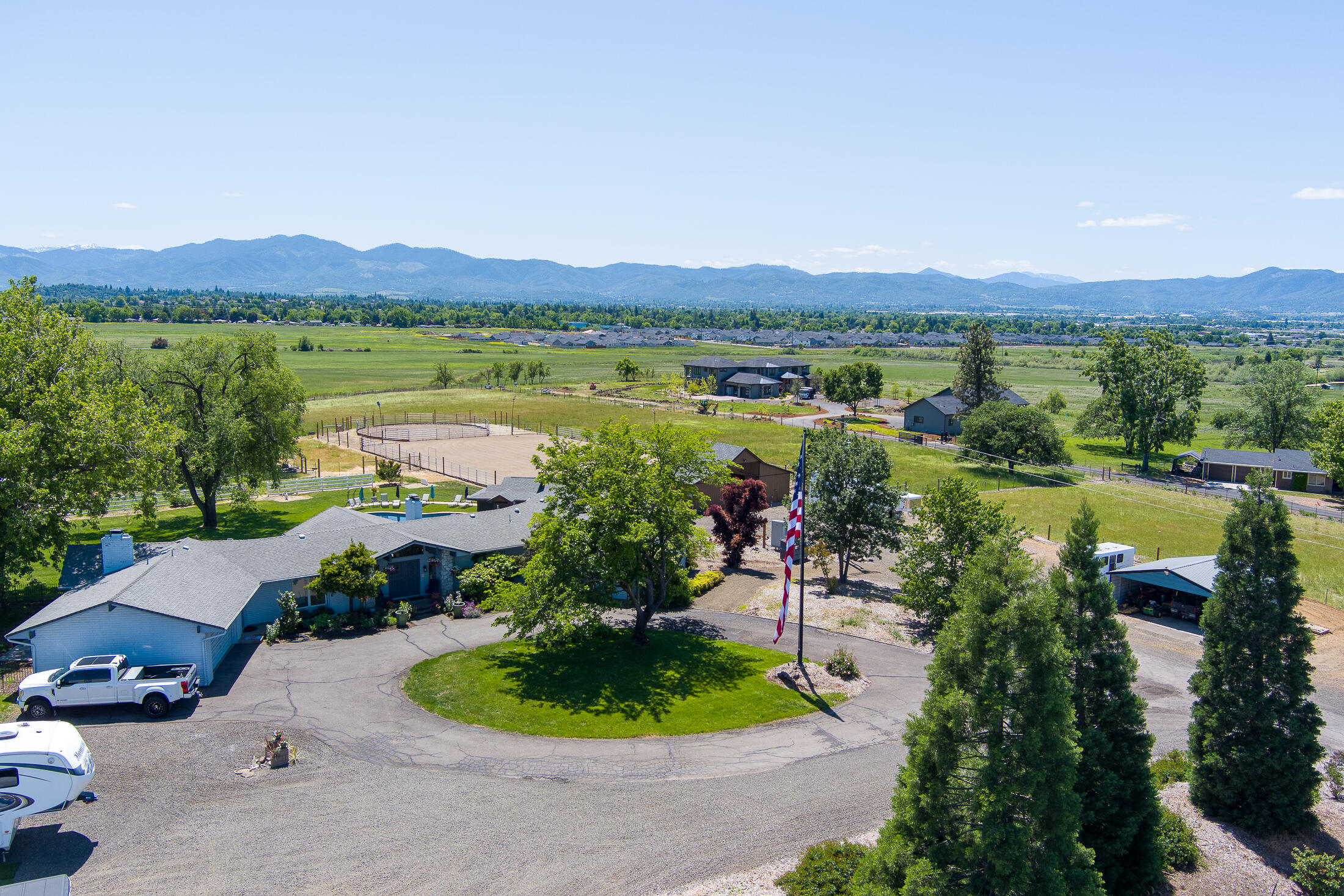 2872 Coker Butte Road Medford, OR 97504 - Photo 2 of 59 002