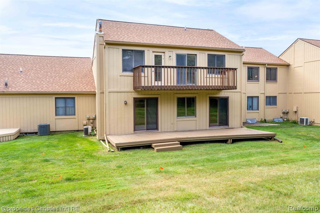 2411 Rochelle Park Drive Rochester Hills, MI 48309 - Photo 37 of 41