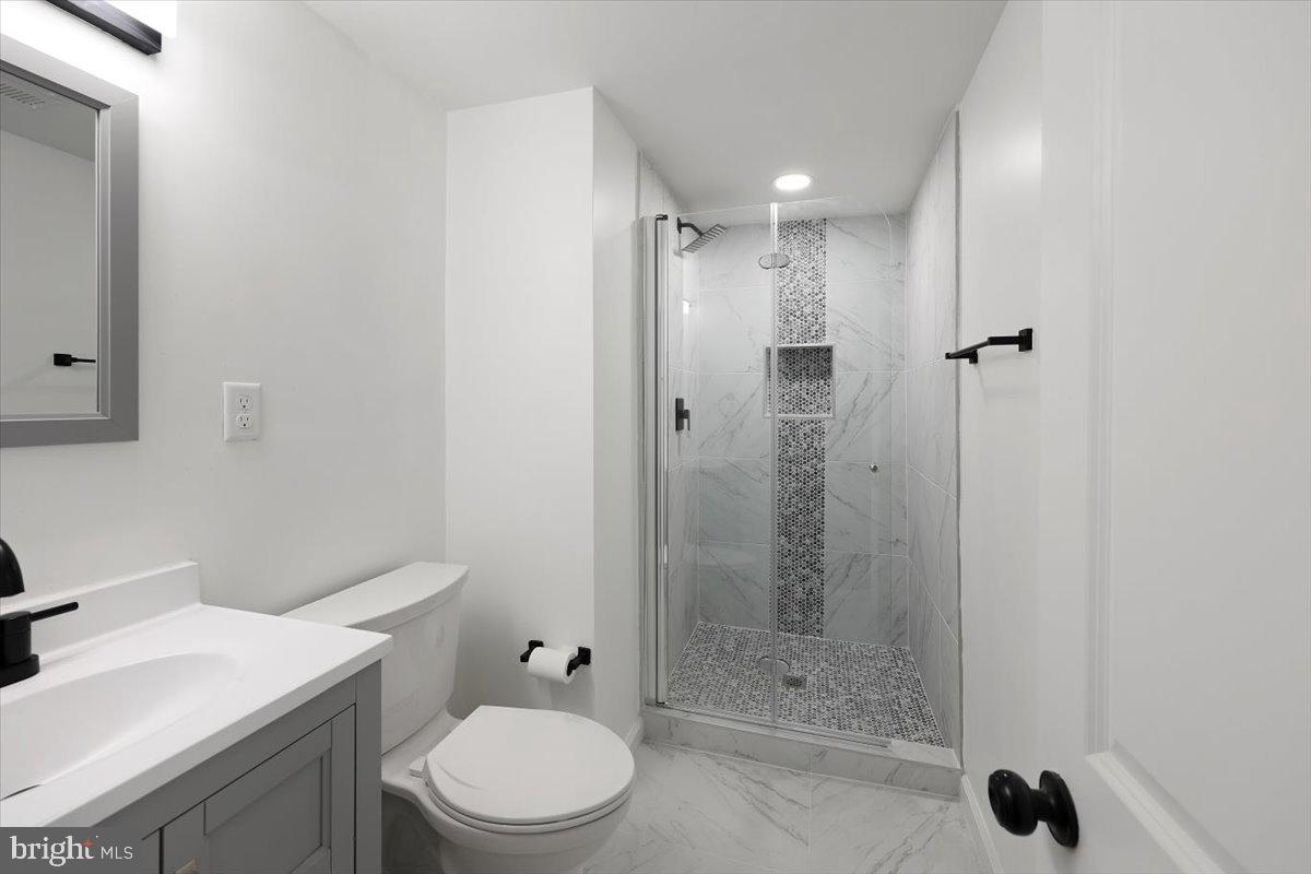 3140 Basford Road Frederick, MD 21703 - Photo 16 of 29 Upper level hall bath