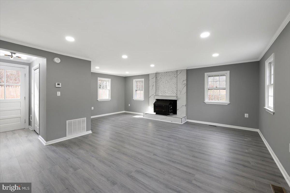 3140 Basford Road Frederick, MD 21703 - Photo 4 of 29 Living room / Family room