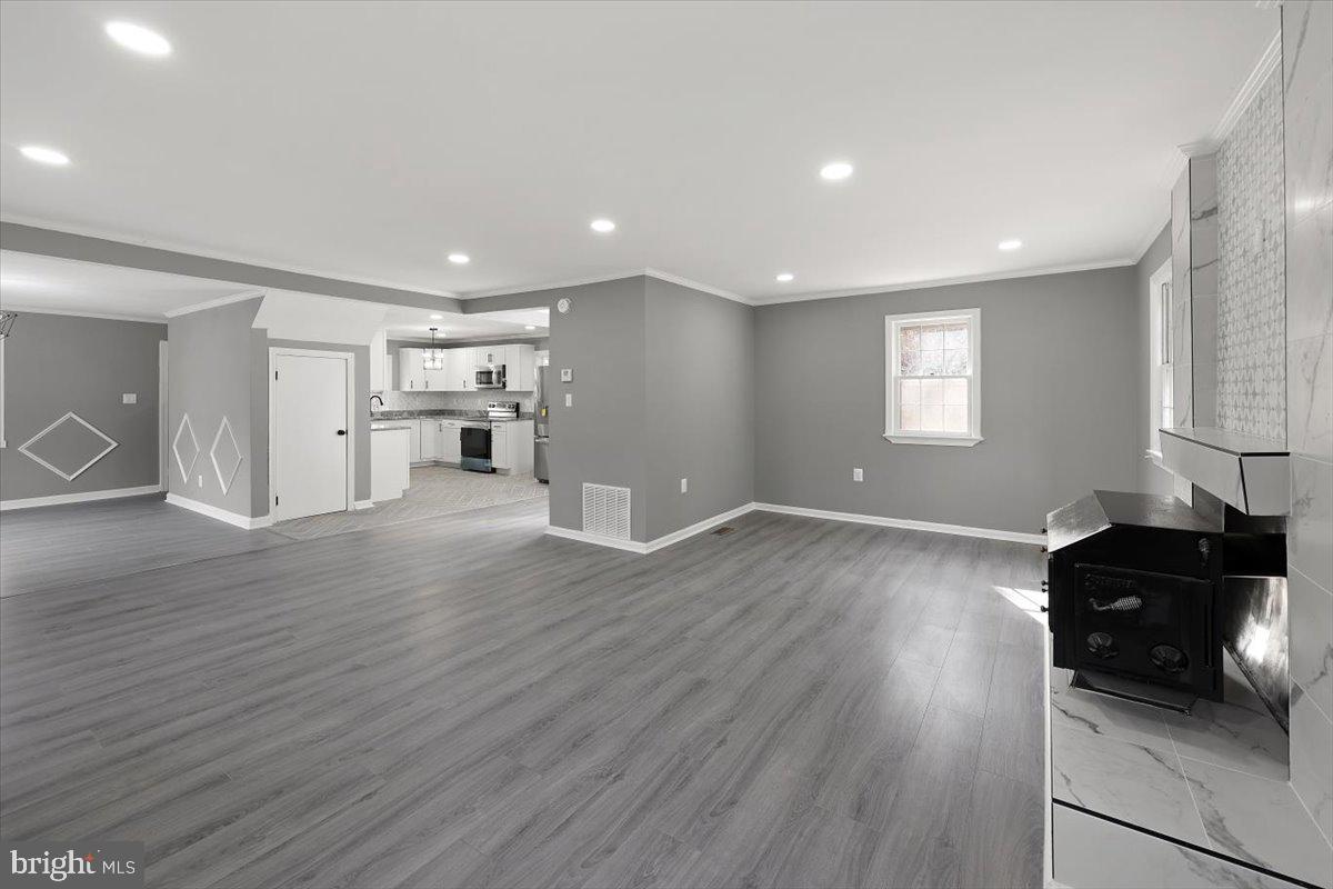 3140 Basford Road Frederick, MD 21703 - Photo 6 of 29 Living room / Family room