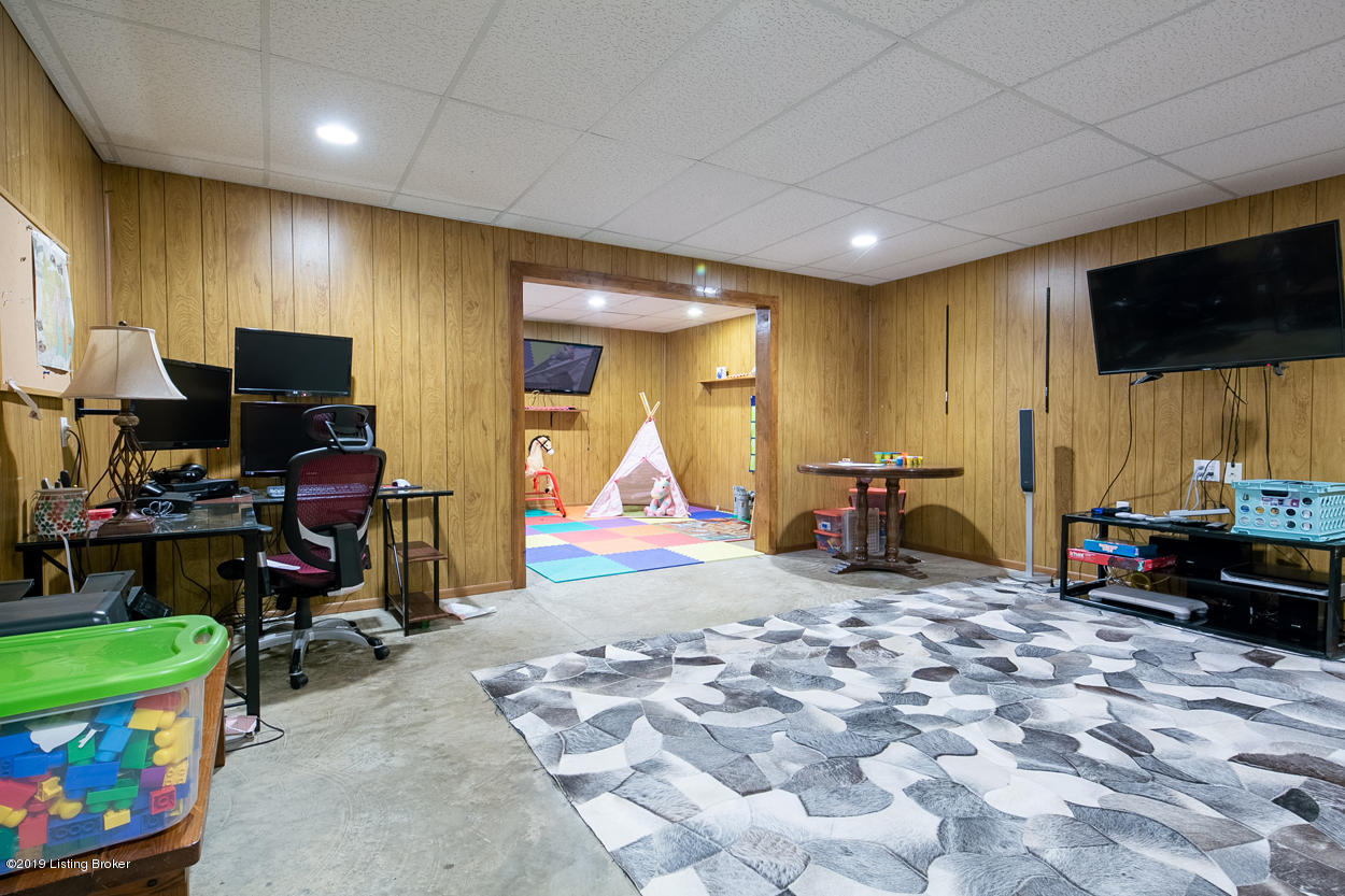 8302 Twisted Pine Road Louisville, KY 40219 - Photo 20 of 25 Perfect for Entertaining