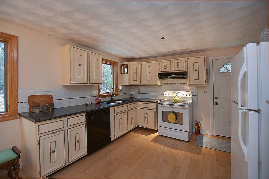 126 East Killingly Road Foster, RI 02825 - Photo 4 of 14