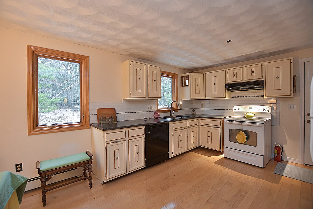 126 East Killingly Road Foster, RI 02825 - Photo 5 of 14