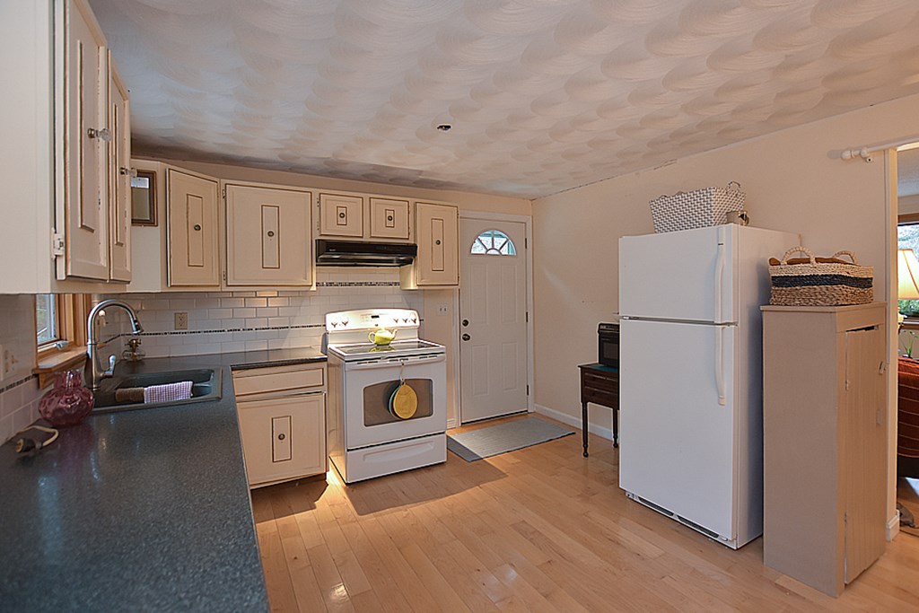 126 East Killingly Road Foster, RI 02825 - Photo 6 of 14
