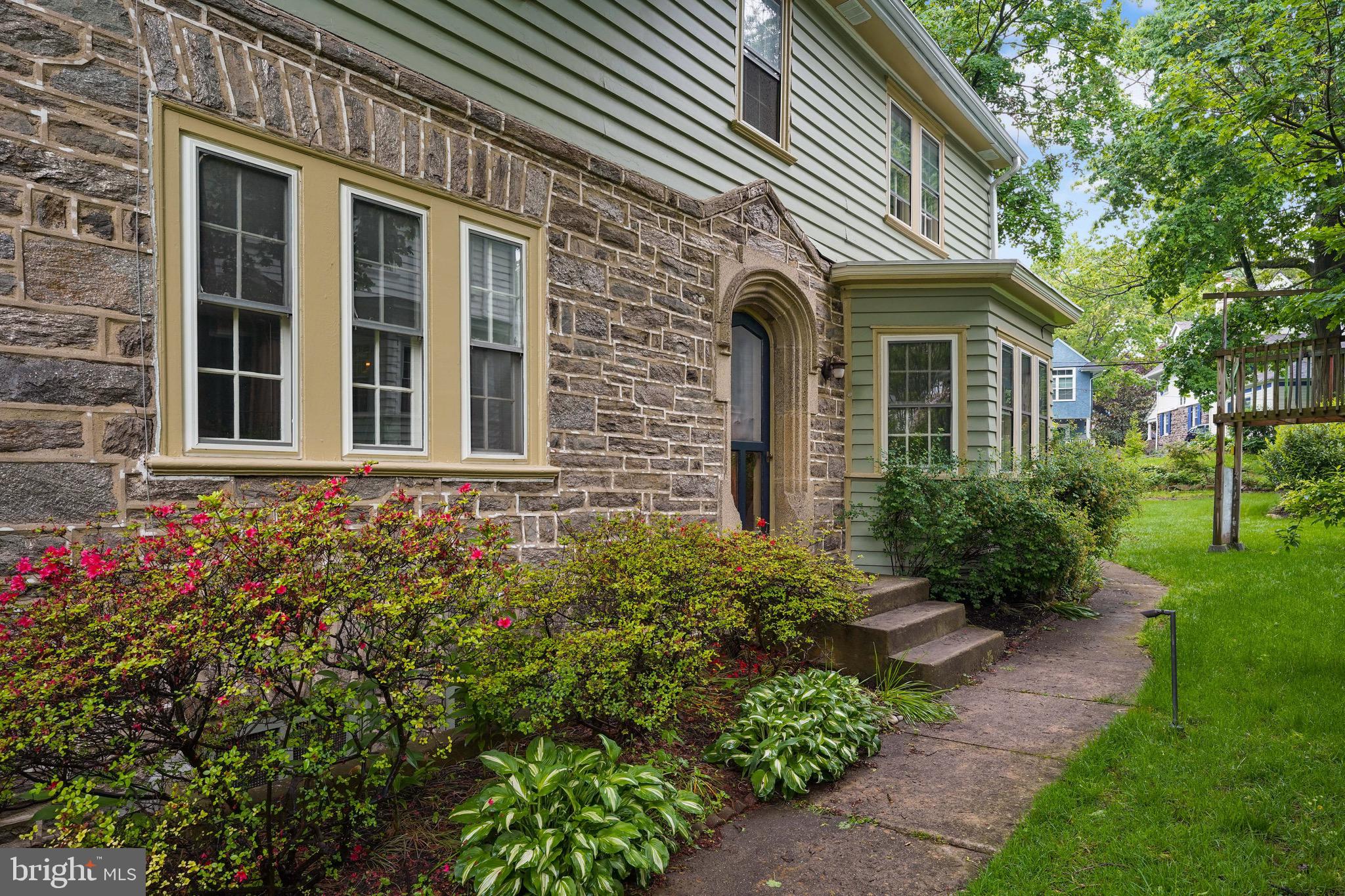 323 Pembroke Road Bala Cynwyd, PA 19004 - Photo 3 of 34 Come On In!