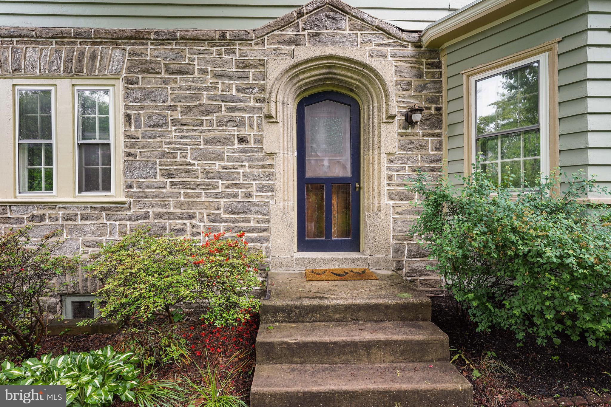 323 Pembroke Road Bala Cynwyd, PA 19004 - Photo 4 of 34 Gorgeous Arched Entryway