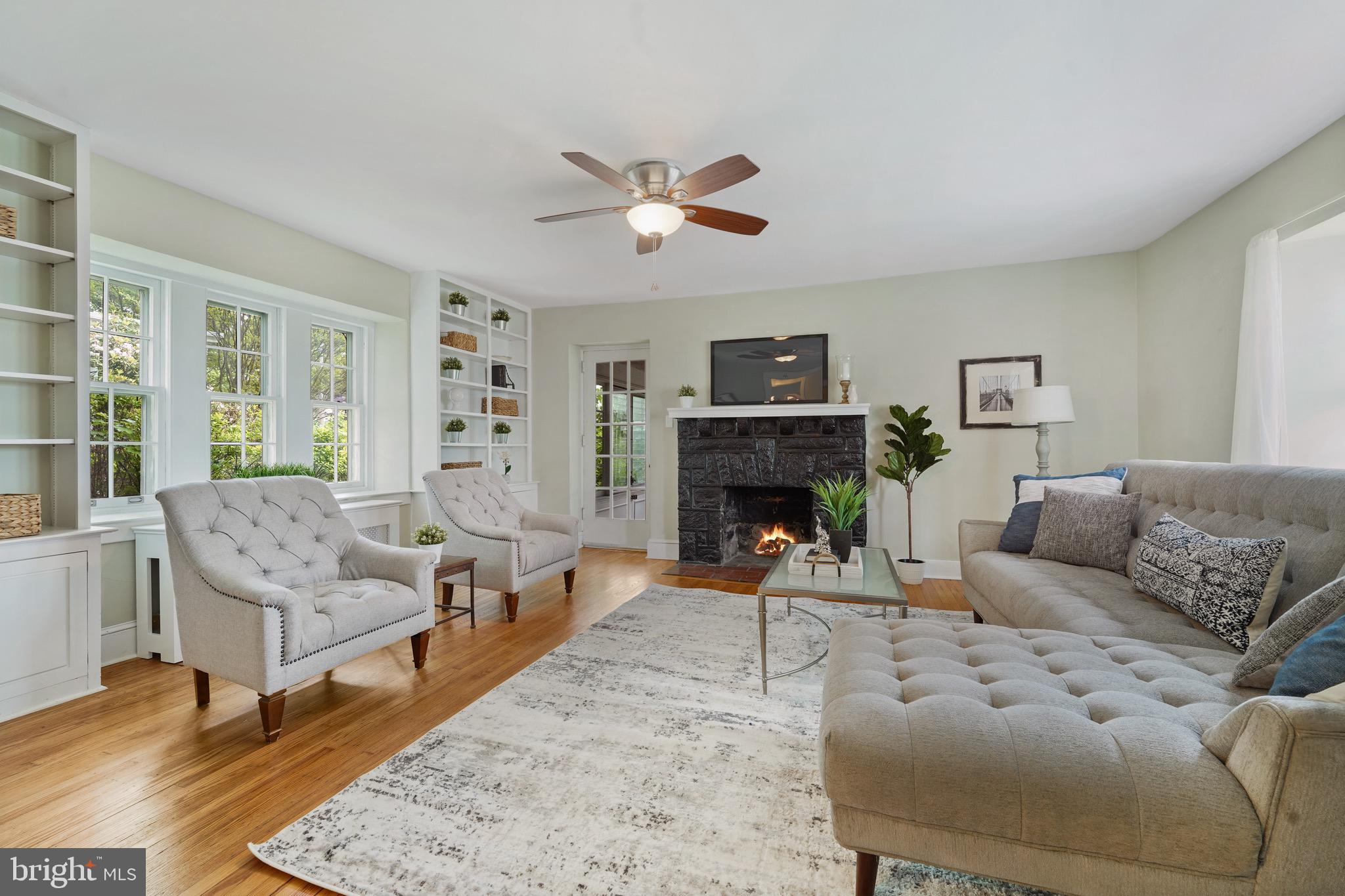 323 Pembroke Road Bala Cynwyd, PA 19004 - Photo 6 of 34 Living Room