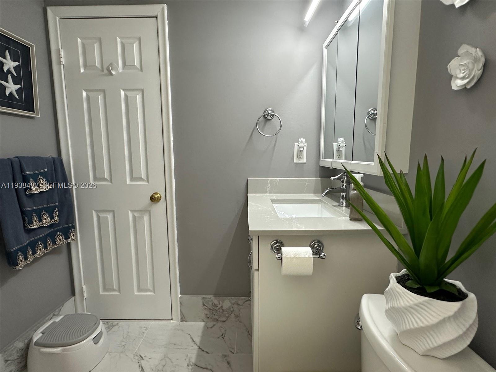 3415 Freedom Drive Hollywood, FL 33021 - Photo 29 of 49 a bathroom with a toilet a sink and mirror