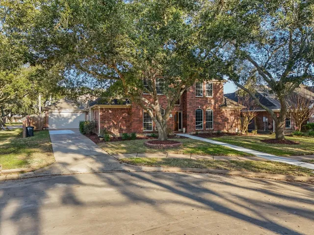 a view of a fountain in front of a house